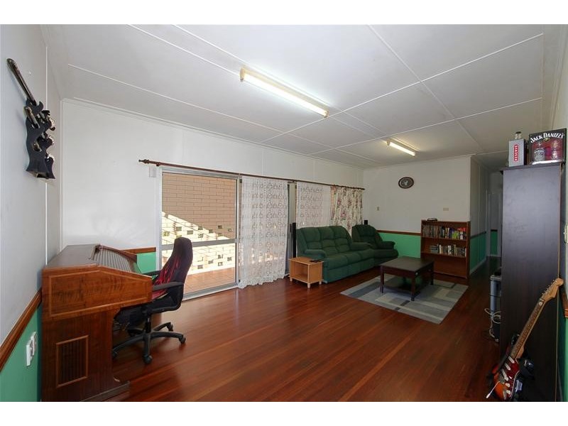 102 Elliott Heads Road, Avenell Heights QLD 4670