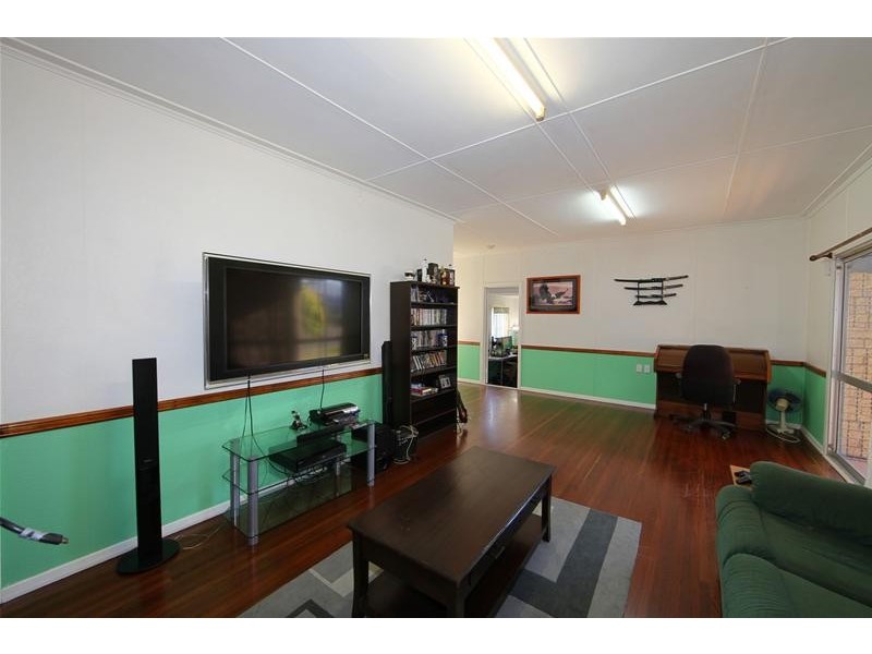 102 Elliott Heads Road, Avenell Heights QLD 4670