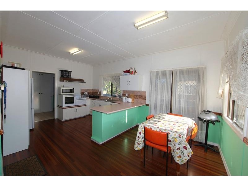 102 Elliott Heads Road, Avenell Heights QLD 4670