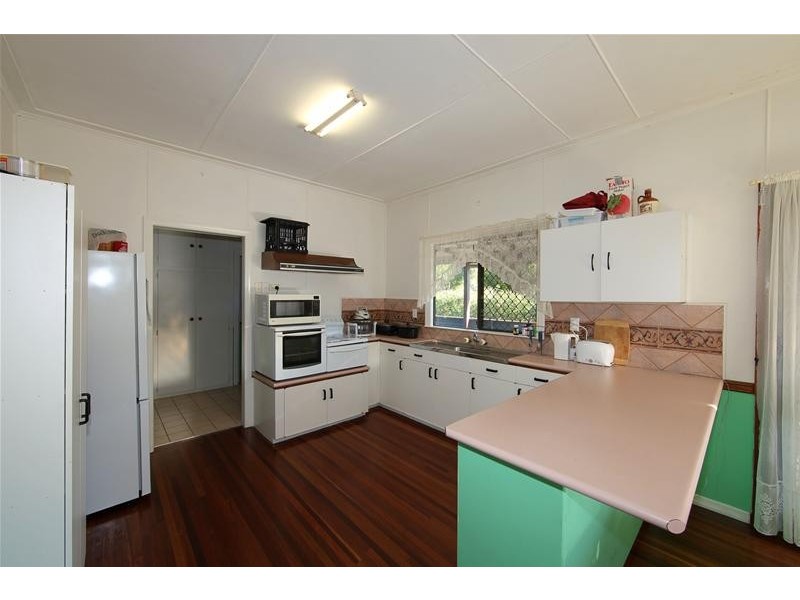 102 Elliott Heads Road, Avenell Heights QLD 4670