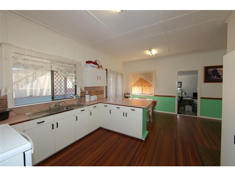 102 Elliott Heads Road, Avenell Heights QLD 4670