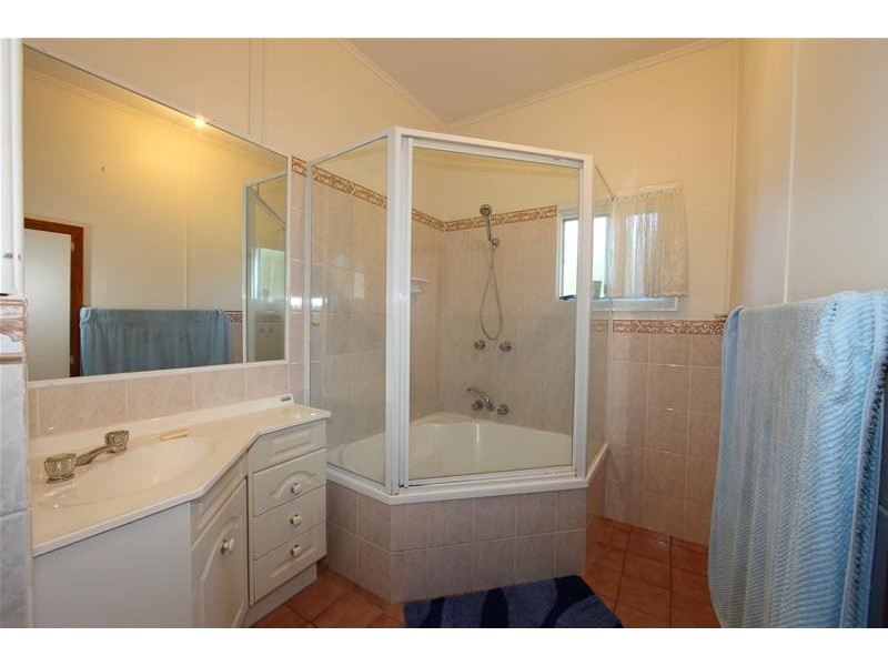 102 Elliott Heads Road, Avenell Heights QLD 4670