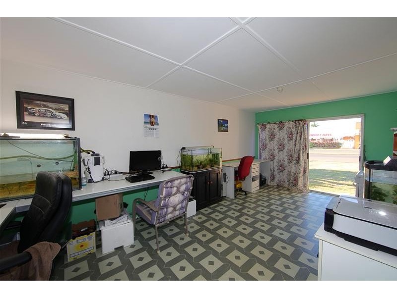 102 Elliott Heads Road, Avenell Heights QLD 4670