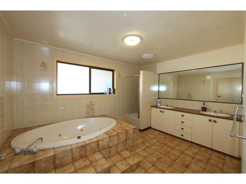 75 Sims Road, Avenell Heights QLD 4670