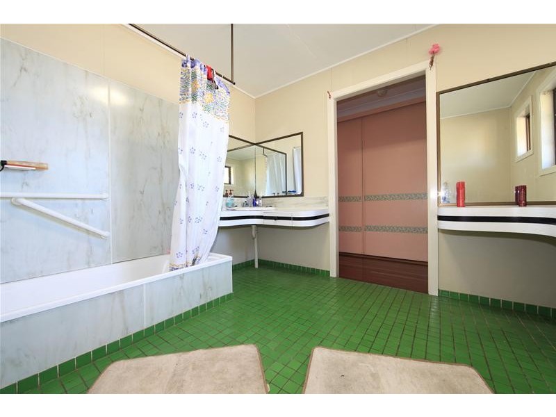 75 Sims Road, Avenell Heights QLD 4670