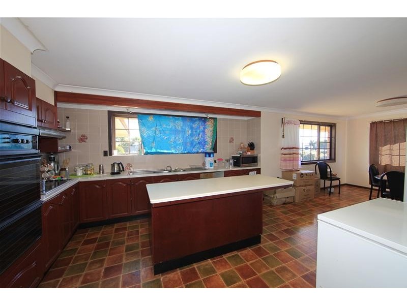 75 Sims Road, Avenell Heights QLD 4670