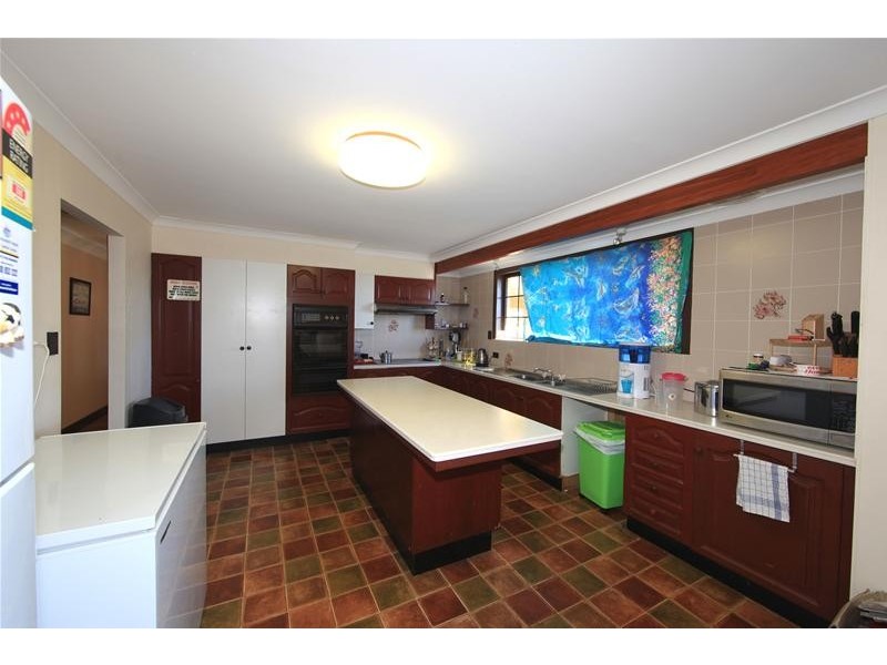 75 Sims Road, Avenell Heights QLD 4670