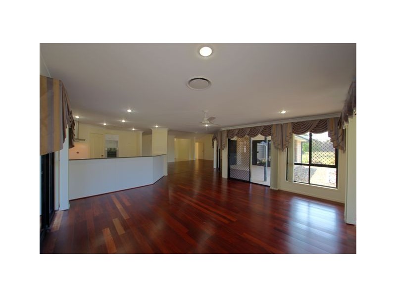 15 Oak Avenue, Coonarr QLD 4670