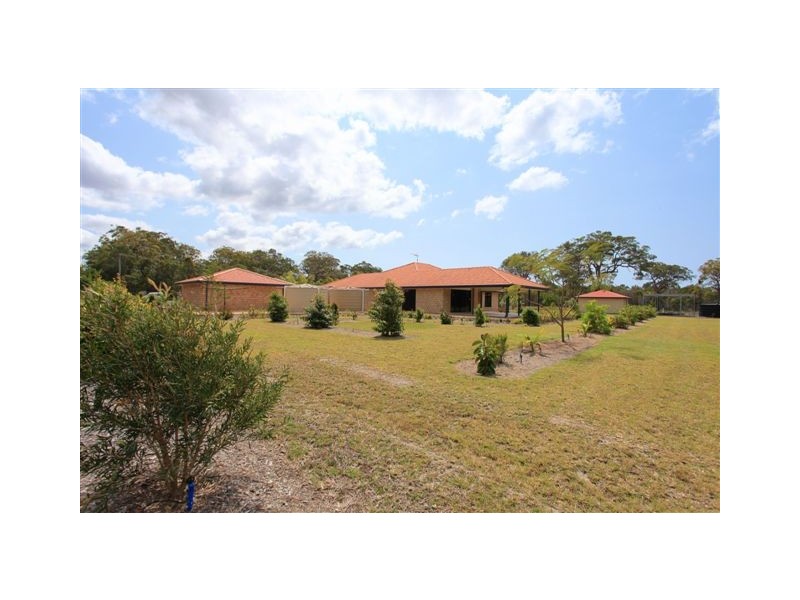 15 Oak Avenue, Coonarr QLD 4670