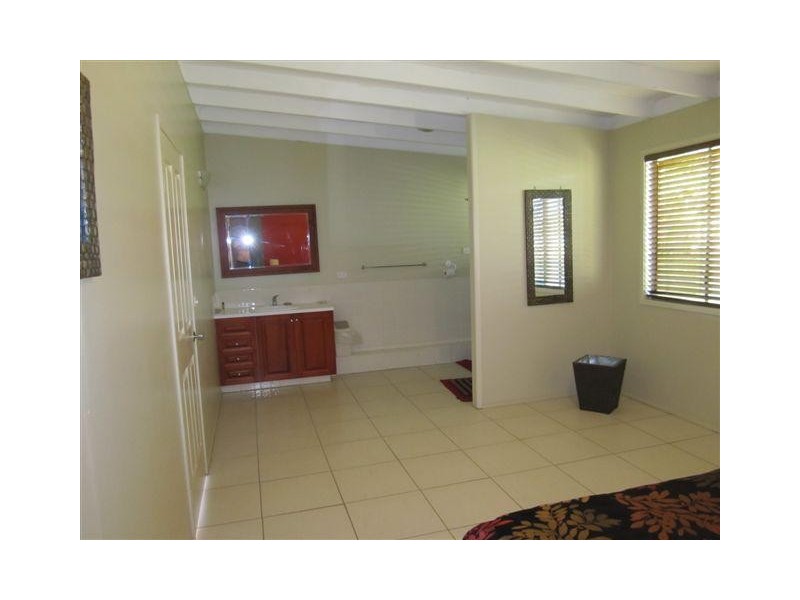4 Avondale Road, Avondale QLD 4670