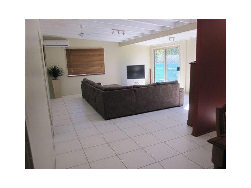4 Avondale Road, Avondale QLD 4670