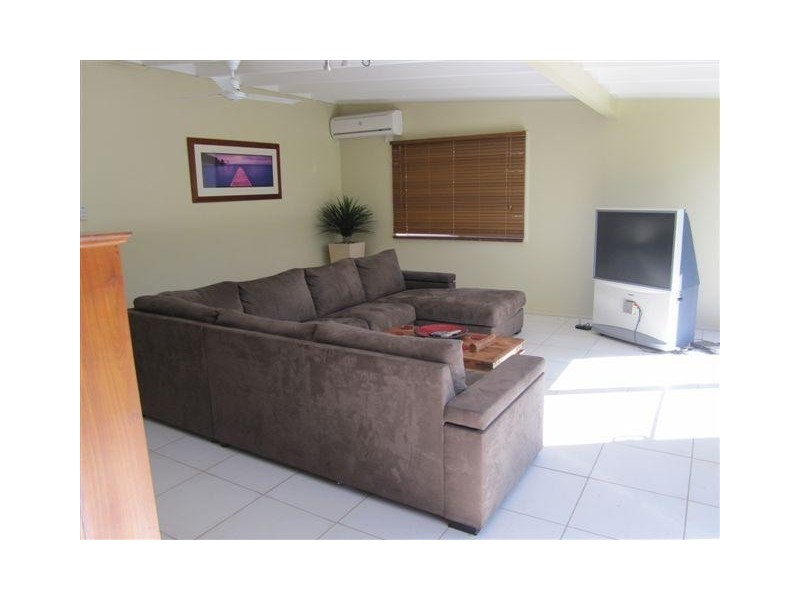 4 Avondale Road, Avondale QLD 4670