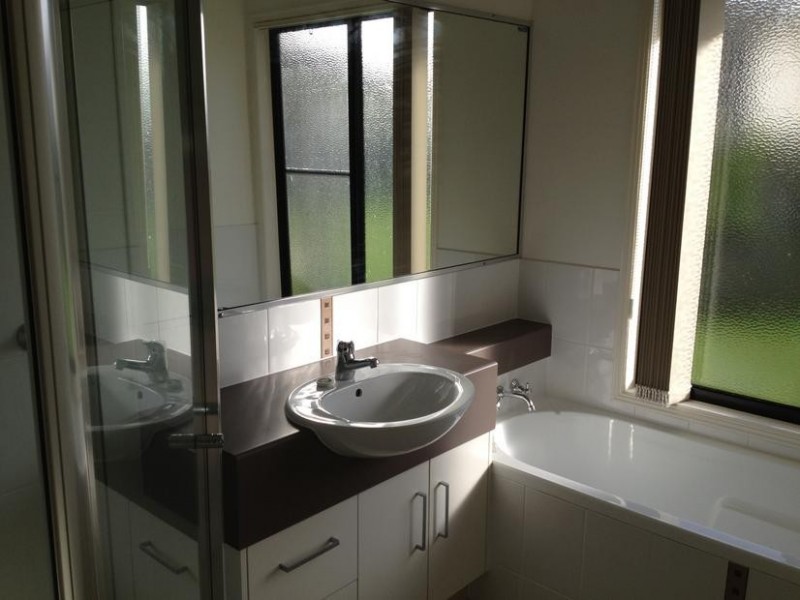 3 Betty Close, Coral Cove QLD 4670