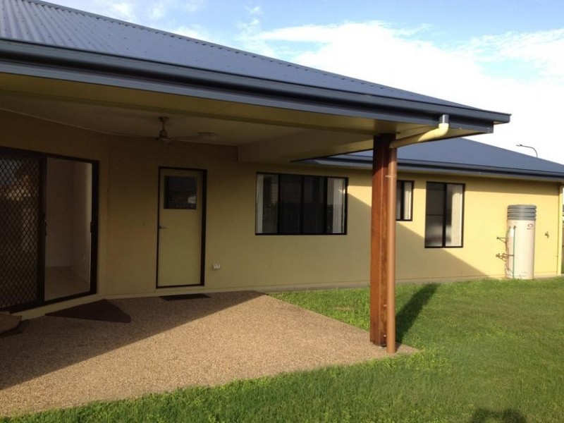 3 Betty Close, Coral Cove QLD 4670