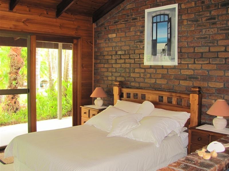 2452 Round Hill Road, Agnes Water QLD 4677