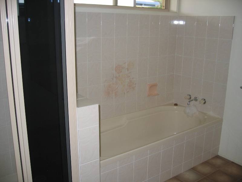 1 Club Avenue, Moore Park Beach QLD 4670