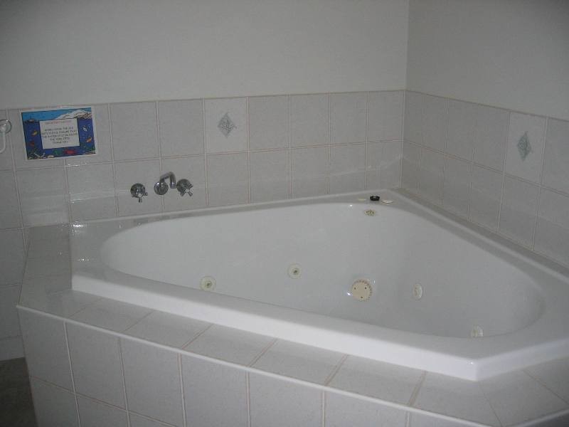 2 Chantelle Circuit, Coral Cove QLD 4670