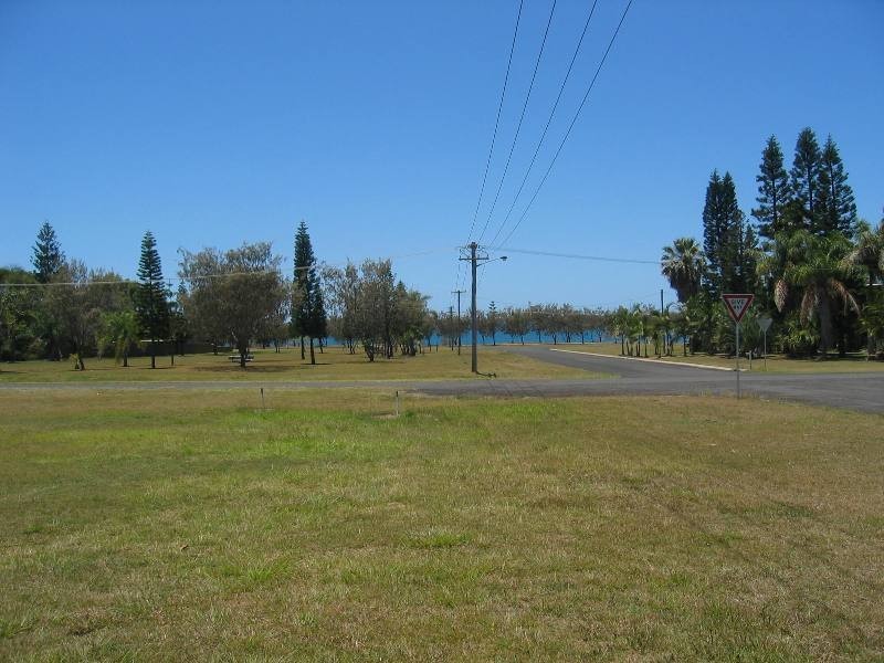 4 Hervey Street, Elliott Heads QLD 4670