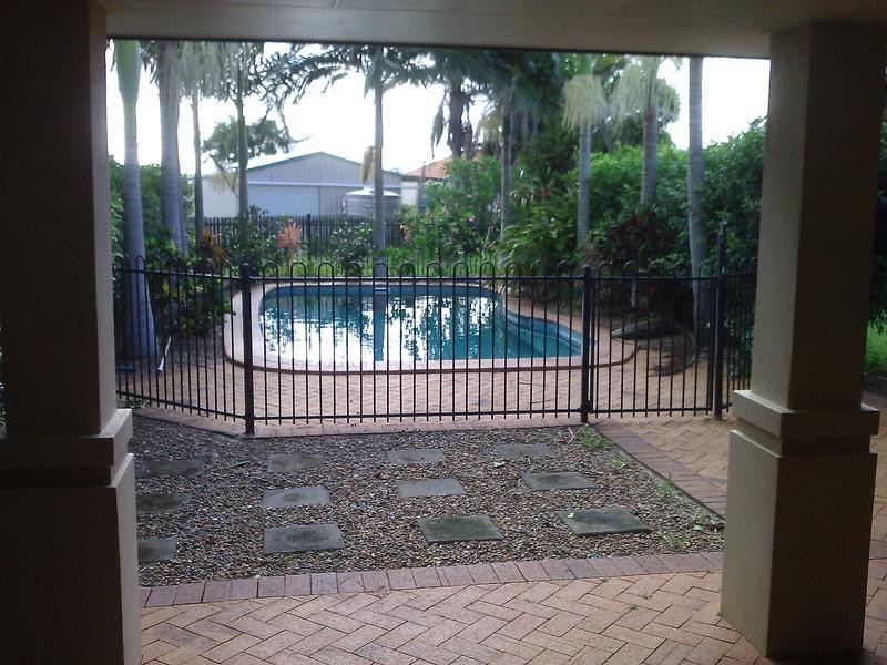 6 Spyglass Hill Court, Coral Cove QLD 4670