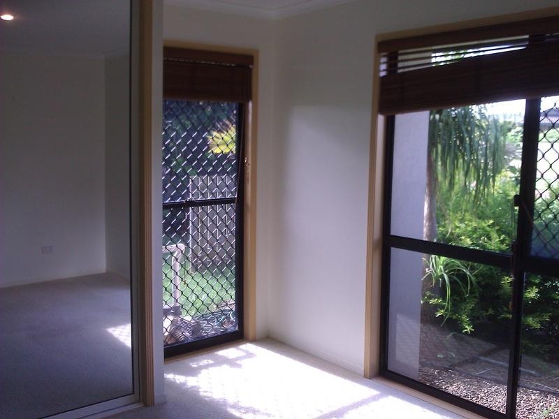 6 Spyglass Hill Court, Coral Cove QLD 4670