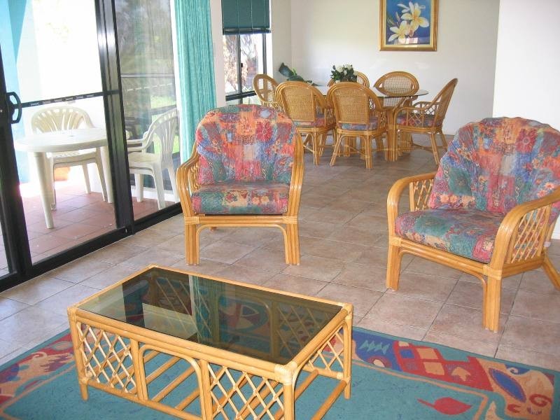 20 Chantelle Circuit, Coral Cove QLD 4670