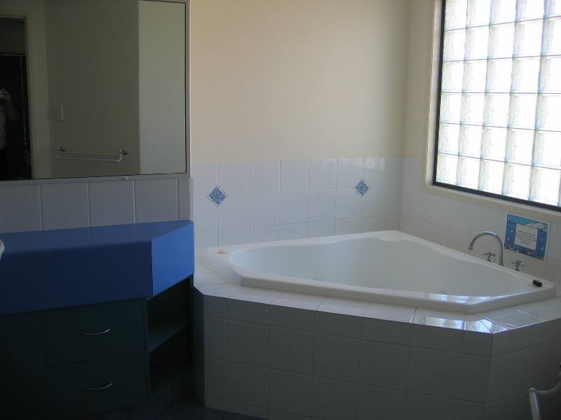 20 Chantelle Circuit, Coral Cove QLD 4670