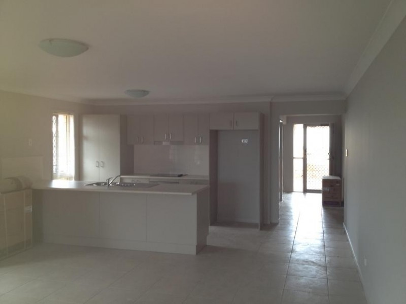 4 Hintz Street, Branyan QLD 4670