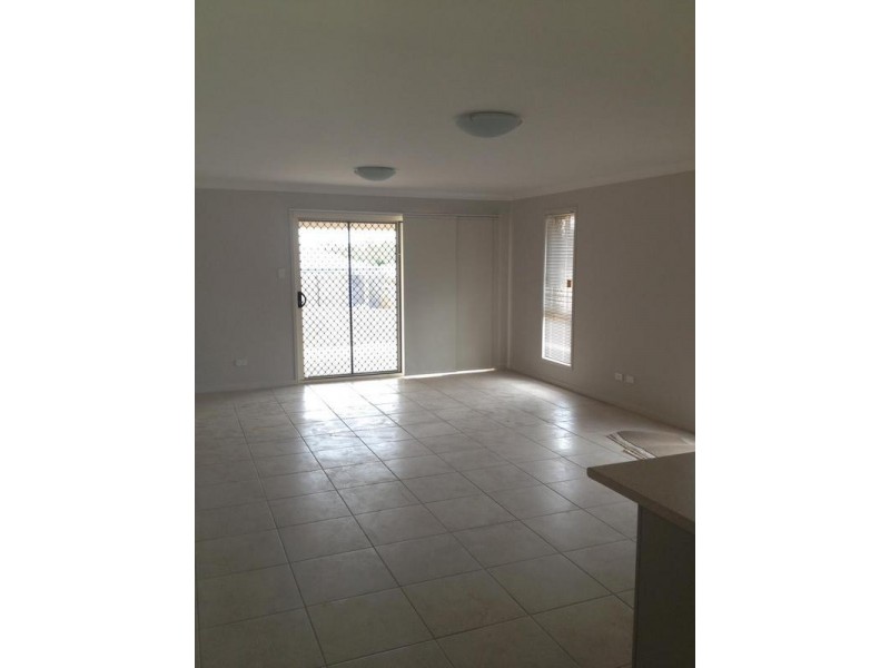 4 Hintz Street, Branyan QLD 4670