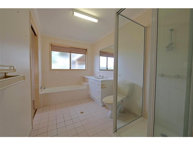 4 Berghofer Drive, Kepnock QLD 4670