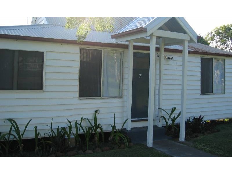 7 Rule Street, Elliott Heads QLD 4670