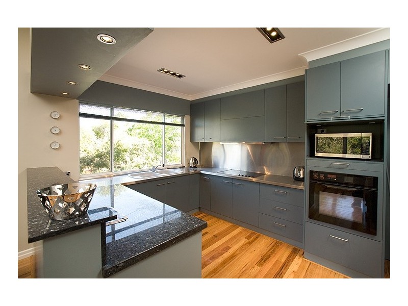 12 Dauphin Terrace, Highgate Hill QLD 4101