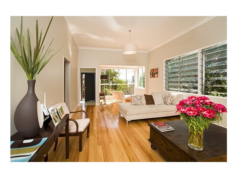 12 Dauphin Terrace, Highgate Hill QLD 4101
