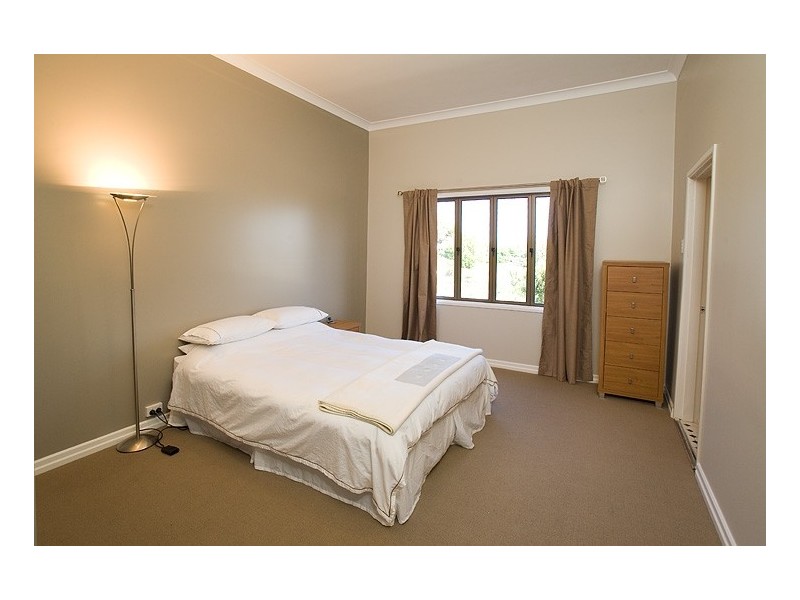 12 Dauphin Terrace, Highgate Hill QLD 4101