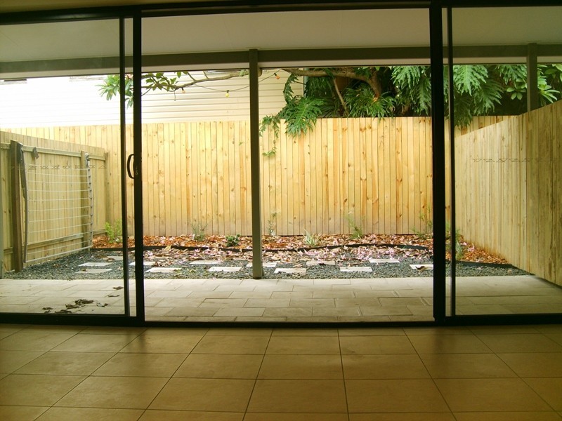 2/116 Juliette Street, Greenslopes QLD 4120