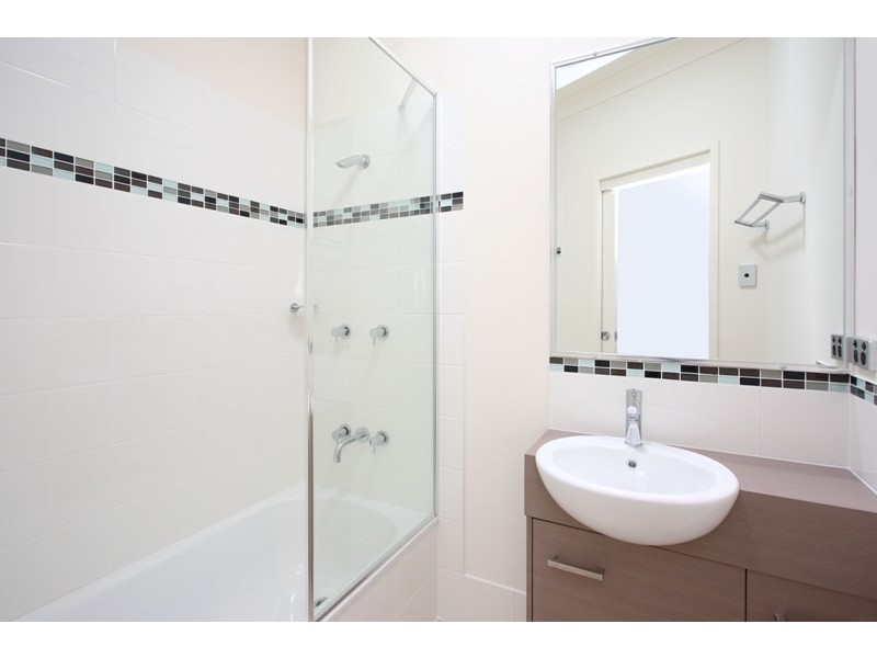 1/116 Juliette Street, Greenslopes QLD 4120