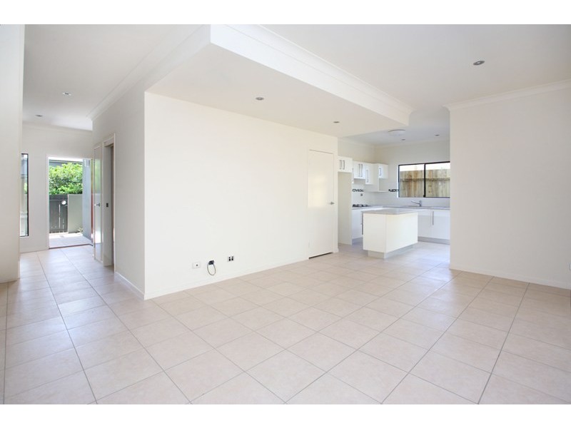 1/116 Juliette Street, Greenslopes QLD 4120