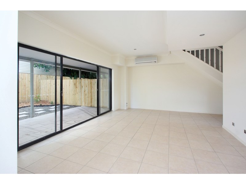 1/116 Juliette Street, Greenslopes QLD 4120