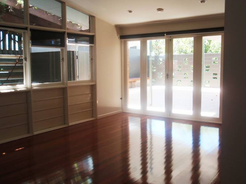 33 Dauphin Terrace, Highgate Hill QLD 4101