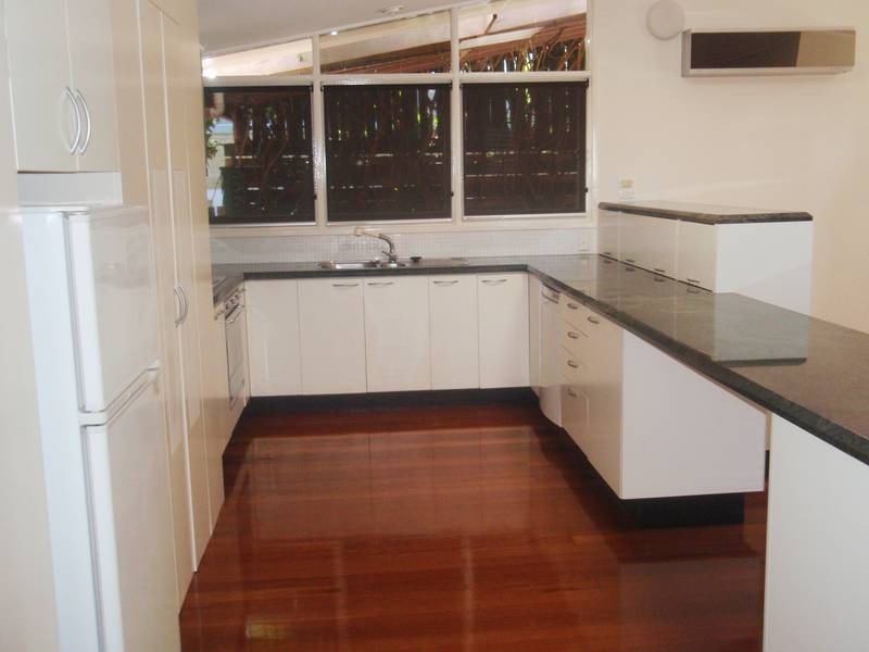 33 Dauphin Terrace, Highgate Hill QLD 4101