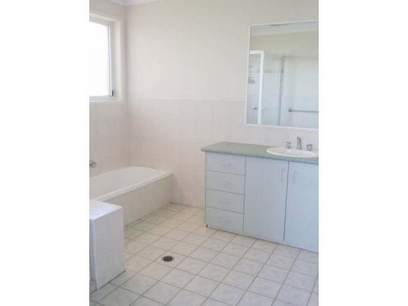 33 Dauphin Terrace, Highgate Hill QLD 4101