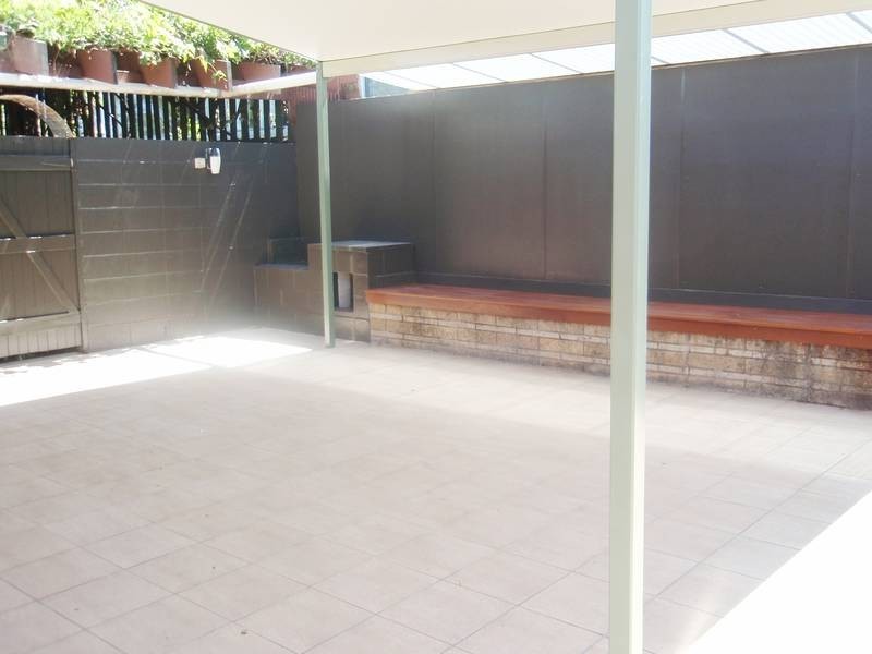 33 Dauphin Terrace, Highgate Hill QLD 4101