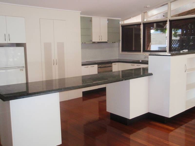 33 Dauphin Terrace, Highgate Hill QLD 4101