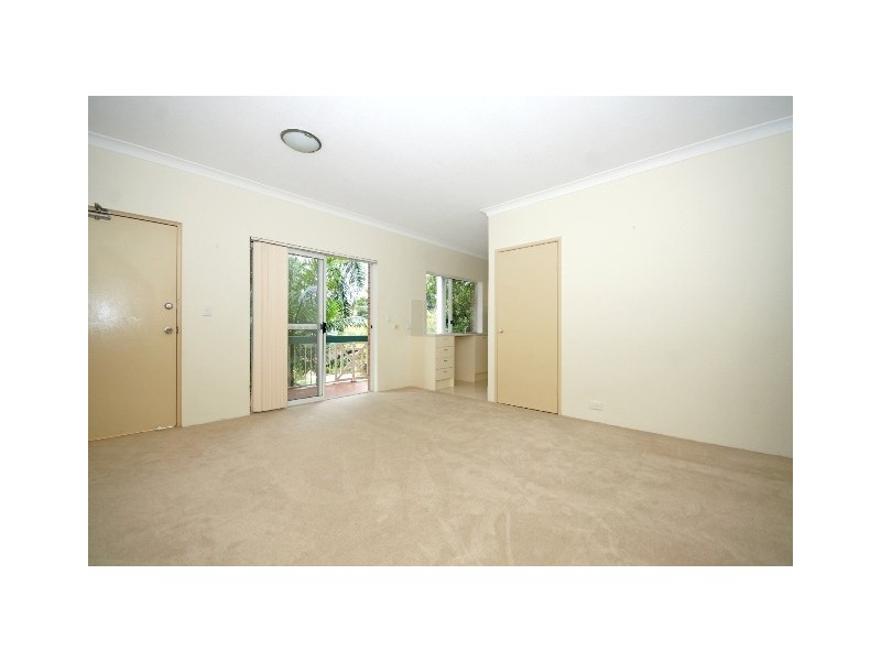 8/15 Whitmore Street, Taringa QLD 4068