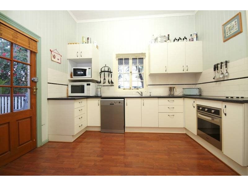 16 Henry Street, Greenslopes QLD 4120