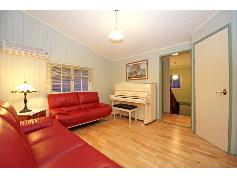 16 Henry Street, Greenslopes QLD 4120