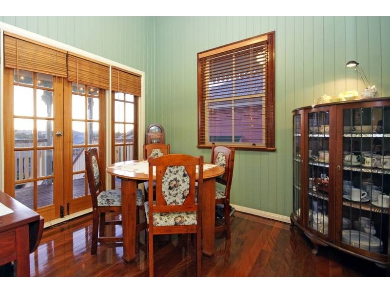 16 Henry Street, Greenslopes QLD 4120