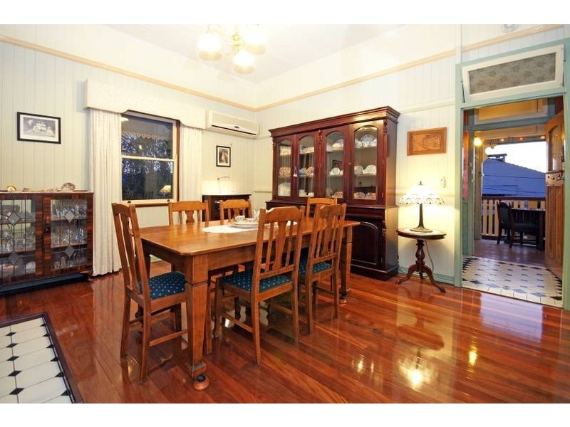 16 Henry Street, Greenslopes QLD 4120