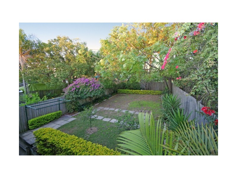 16 Henry Street, Greenslopes QLD 4120
