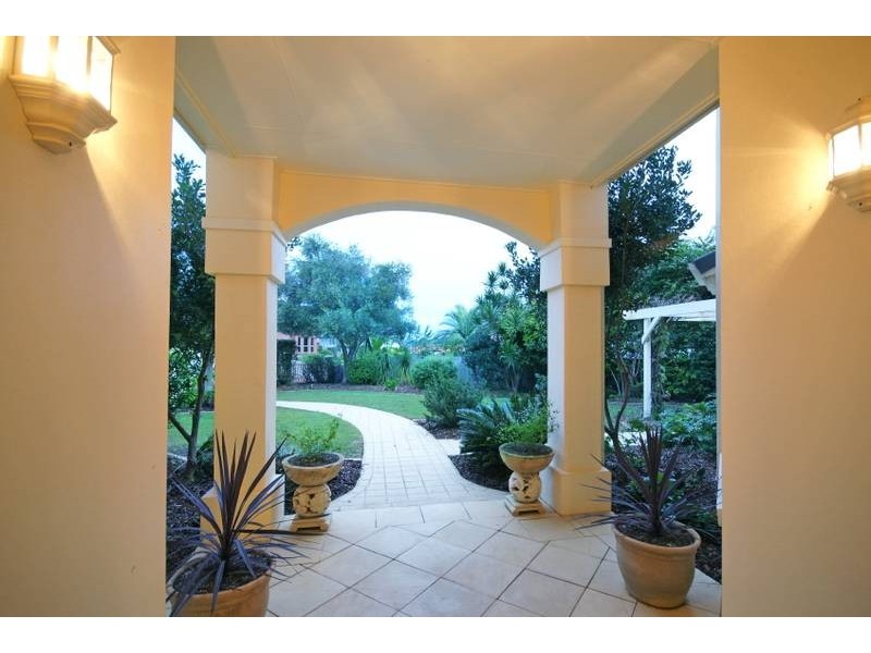 8 Kilburn Close, Carindale QLD 4152