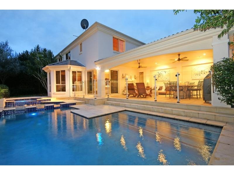 8 Kilburn Close, Carindale QLD 4152